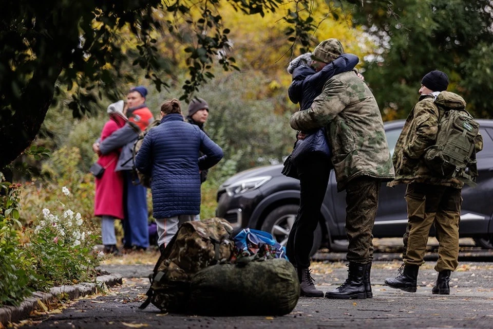 Женщина проводила любимого на спецоперацию и теперь ждет его дома.