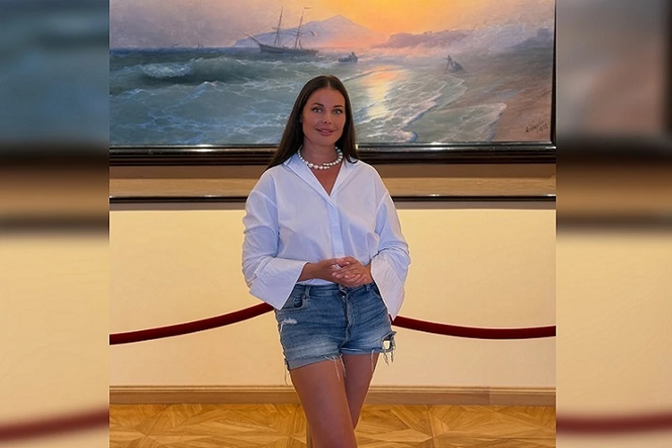 Телеведущая Оксана Федорова в картинной галерее Ивана Айвазовского в Феодосии. Фото: соцсети знаменитости