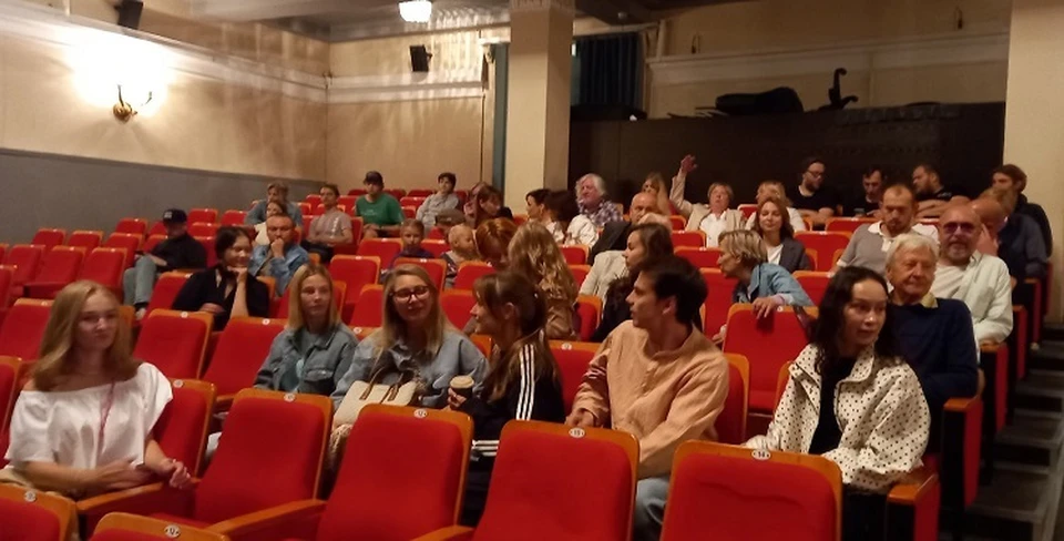 Когда еще можно посидеть на зрительских местах. Фото: Юлия КРУТОВА