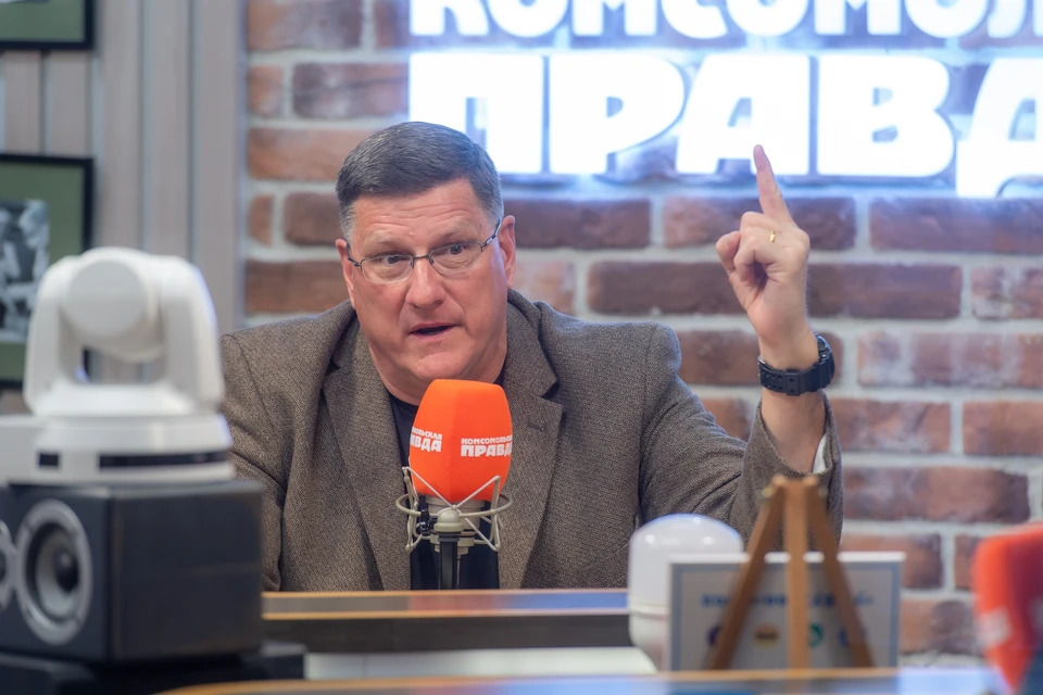 Экс-аналитик Риттер рассказал, как 40 агентов ФБР провели обыски в его доме