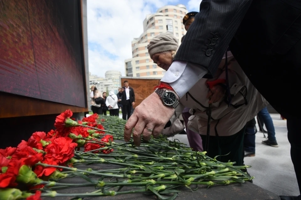 В Хабаровске открыли памятники Героям России – летчикам Ка-52