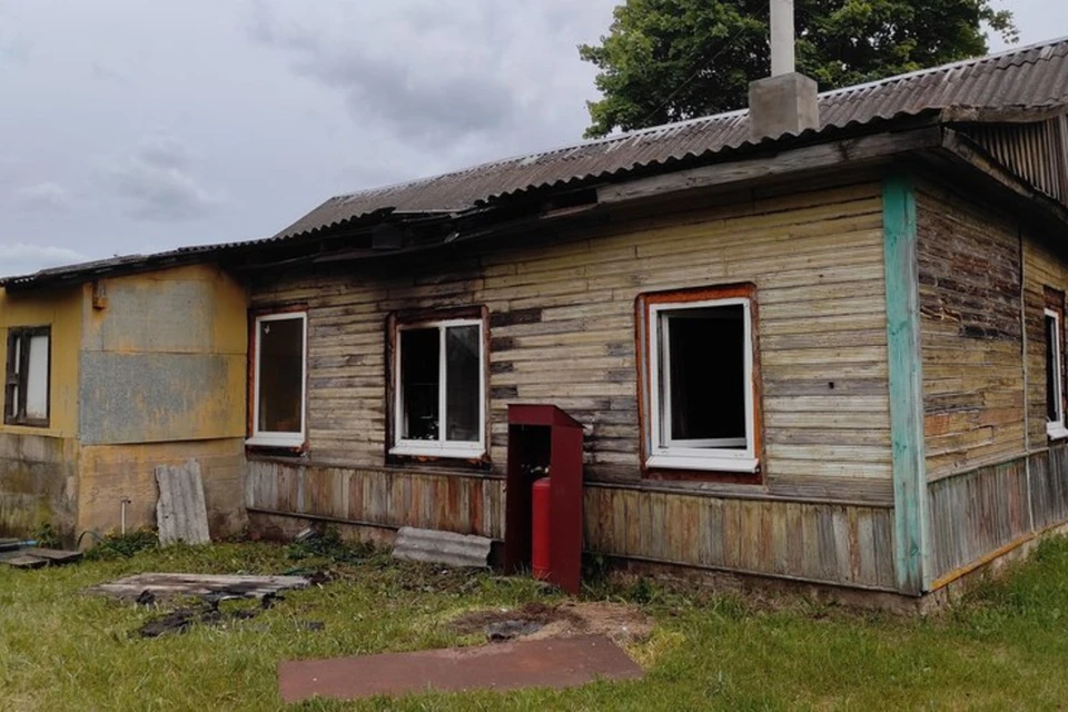 СК сообщил, что пьяный мужчина пытался сжечь детей и жену в доме под Ивацевичами. Фото: sk.gov.by