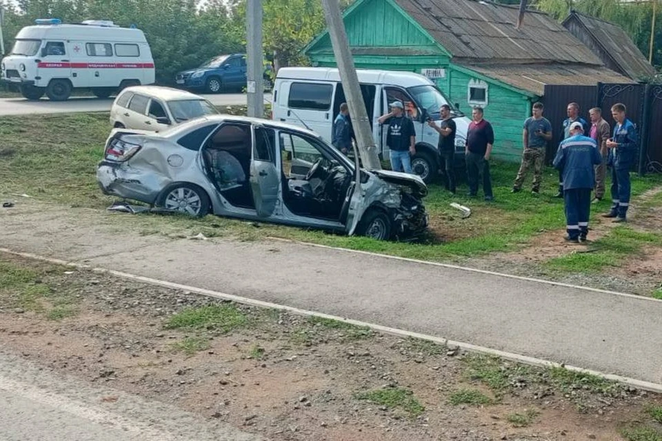 В ликвидации последствий аварии участвовали два сотрудника МЧС и одна единица стехники