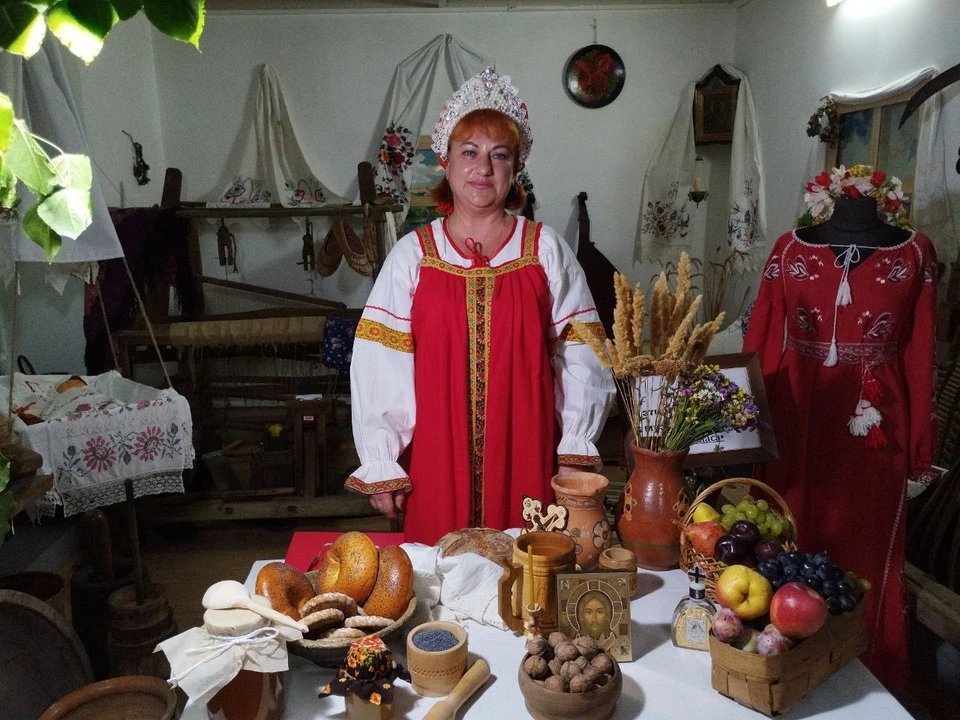 Экскурсовод в народном костюме расскажет о праздниках и обрядах. Фото - тг-канал администрации Бердянска