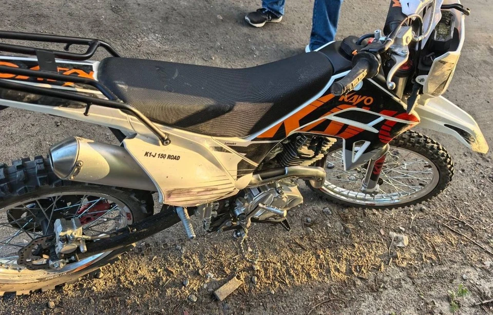 Вечером 13 августа в районе 18-го километра автодороги «Кола-Мурмаши» произошло ДТП с несовершеннолетним мотоциклистом. Фото: Гострудинспекция в Мурманской области