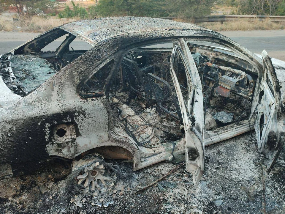 Удар был нанесен по гражданскому автомобилю. Фото - тг-канал Евгения Балицкого