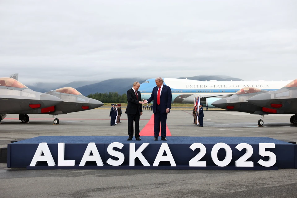 Владимир Путин и Дональд Трамп начали переговоры на Аляс