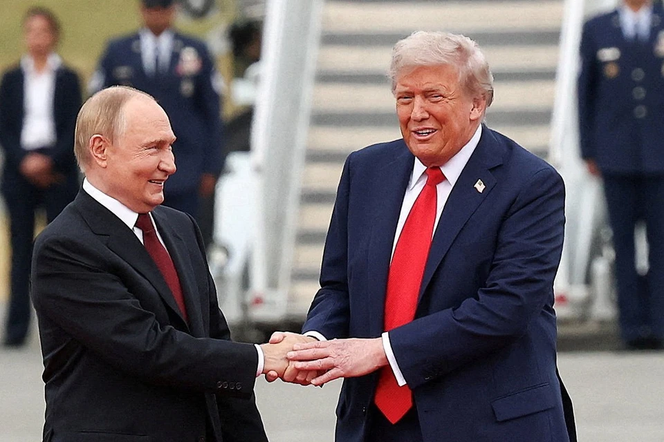 CNN: Язык тела Путина и Трампа на встрече был совсем не холодным