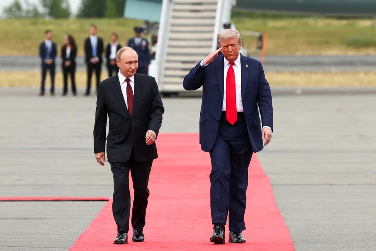 Началась совместная пресс-конференция Путина и Трампа после переговоров на Аляске
