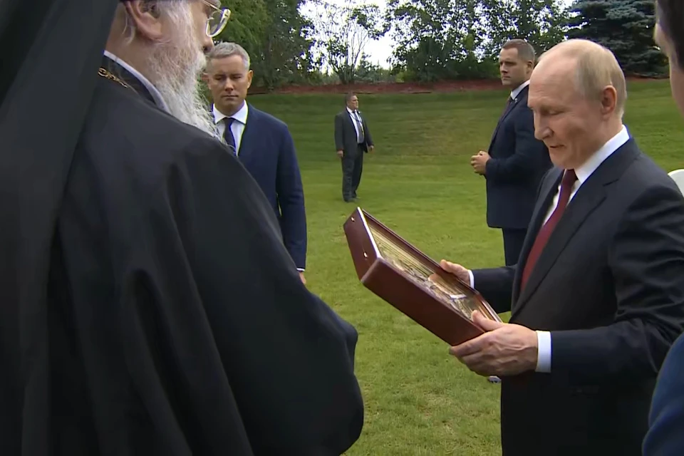 Путин подарил архиепископу Алексию икону Германа Аляскинского