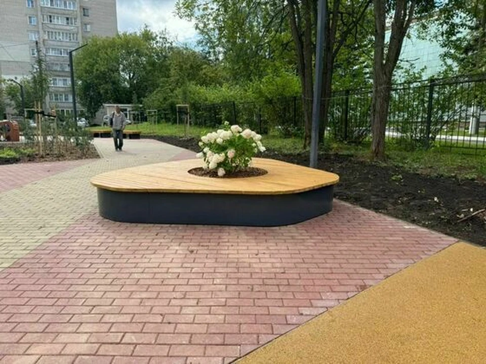 В настоящее время освещение на территории уже установлено и готовится к подключению. Фото: администрация Кирова