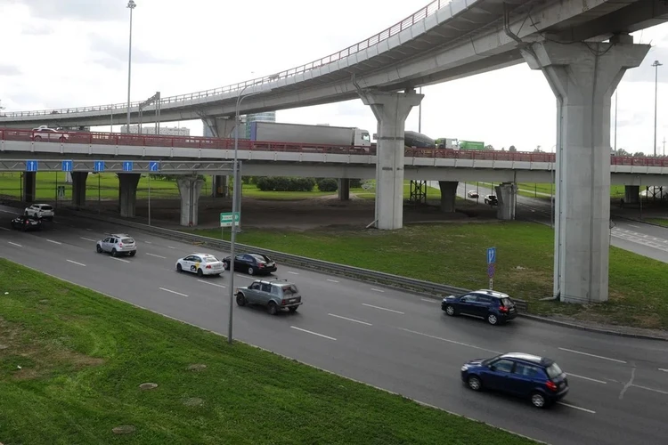 Движение на границах с Петербургом станет безопаснее