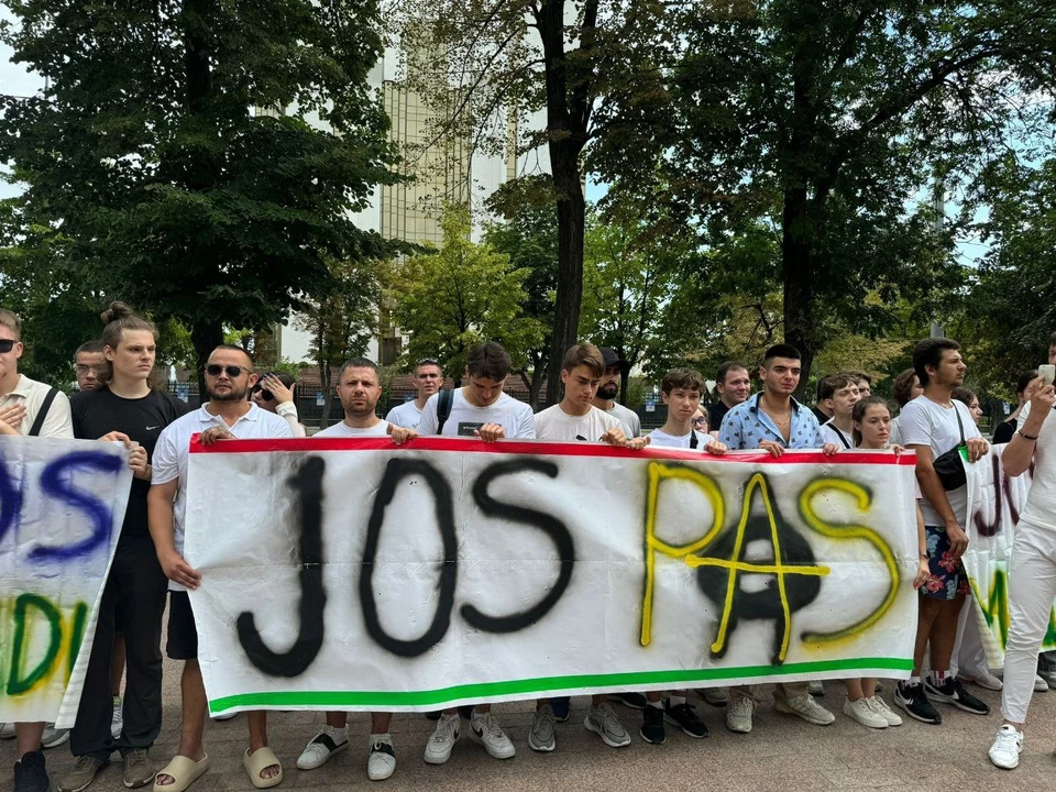 Пасовские предатели запрещают реальную оппозицию.
