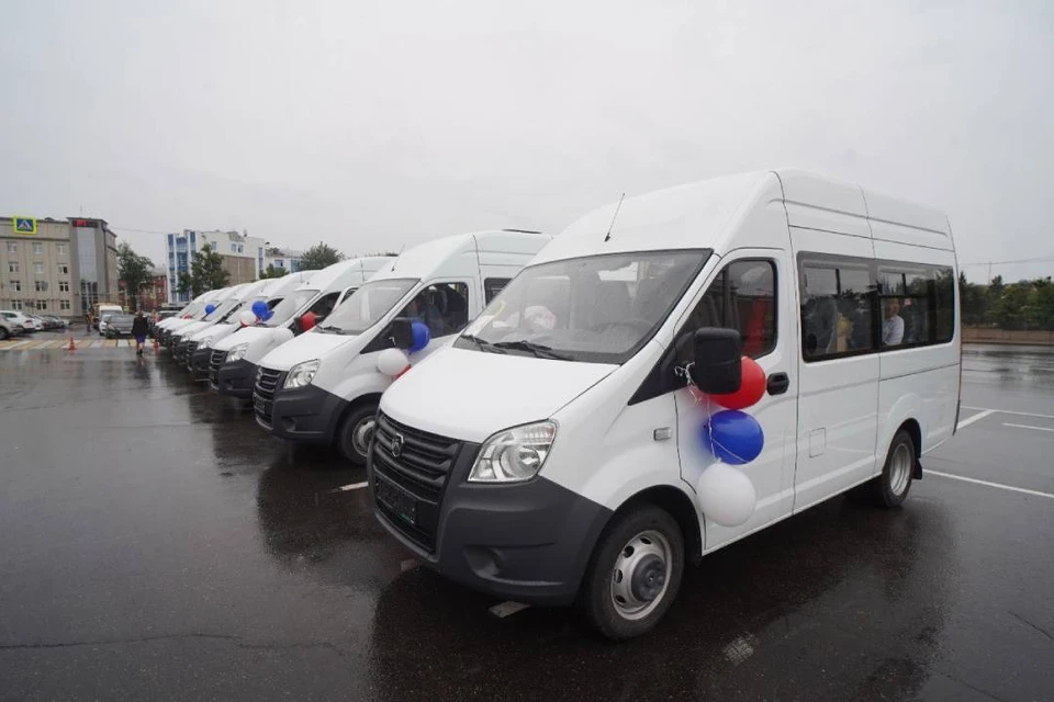 В Иркутске прошла торжественная церемония вручения автомобилей “Газель” многодетным семьям, которые победили в областном конкурсе.