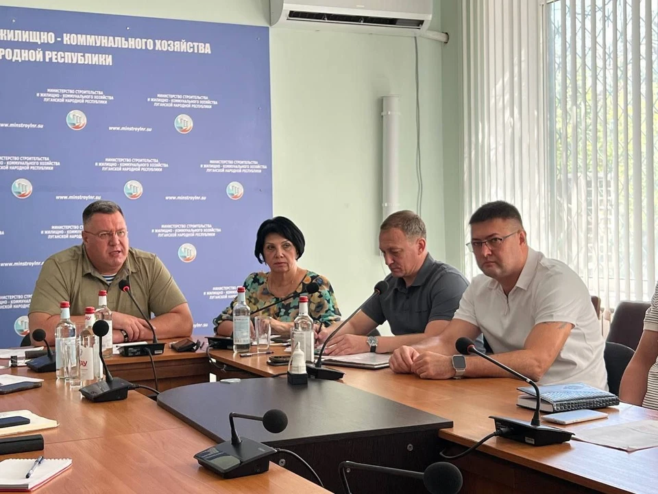 Замминистра строительства и ЖКХ РФ Валерий Леонов посетил ЛНР. ФОТО: Минстрой ЛНР