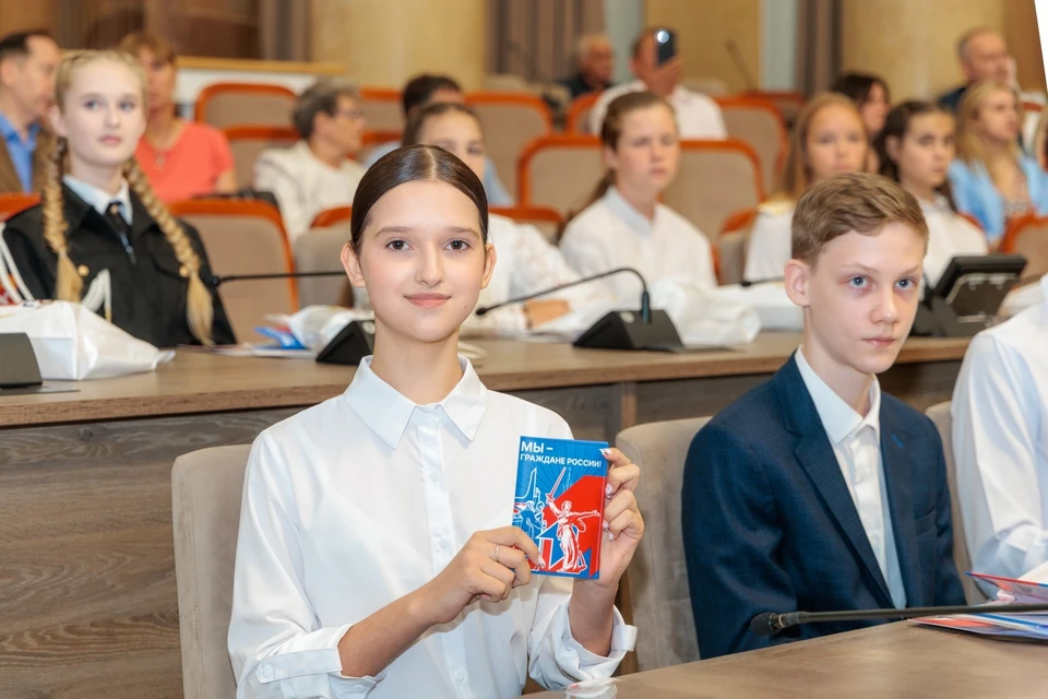 У каждого из приглашенных школьников уже есть значимые достижения в учебе, спорте и общественной жизни.