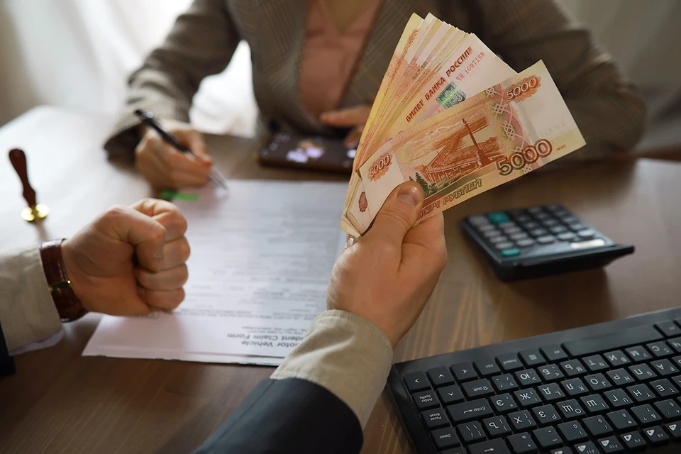 С 1 сентября в России перестанут моментально давать кредиты от 50 тысяч рублей. Фото: alexkich/Shutterstock/Fotodom