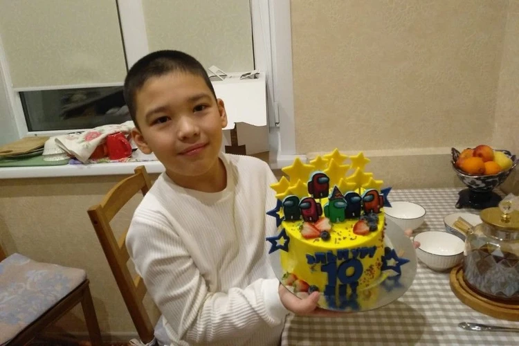 «Сын пожелтел - думали, это инфекция»: у 12-летнего мальчика из-за болезни не работает костный мозг