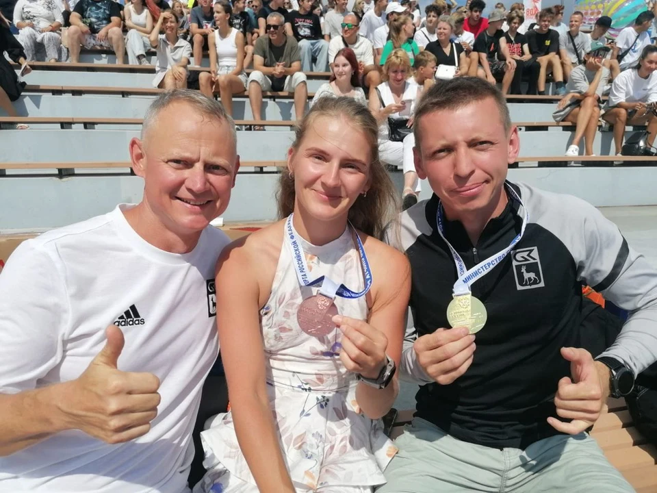 Оба спортсмена выступали в дисциплине «доска с веслом» (сапсерфинг). Фото: телеграм-канал Министерства спорта Самарской области
