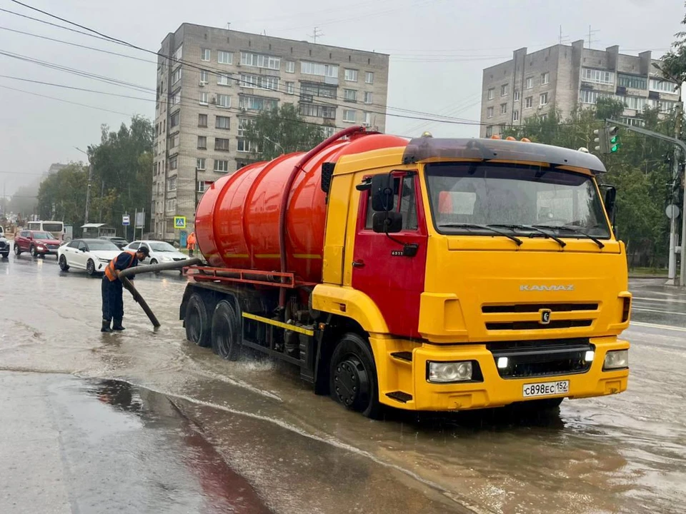 В Нижнем Новгороде активно ведутся работы по ликвидации последствий затяжных дождей.