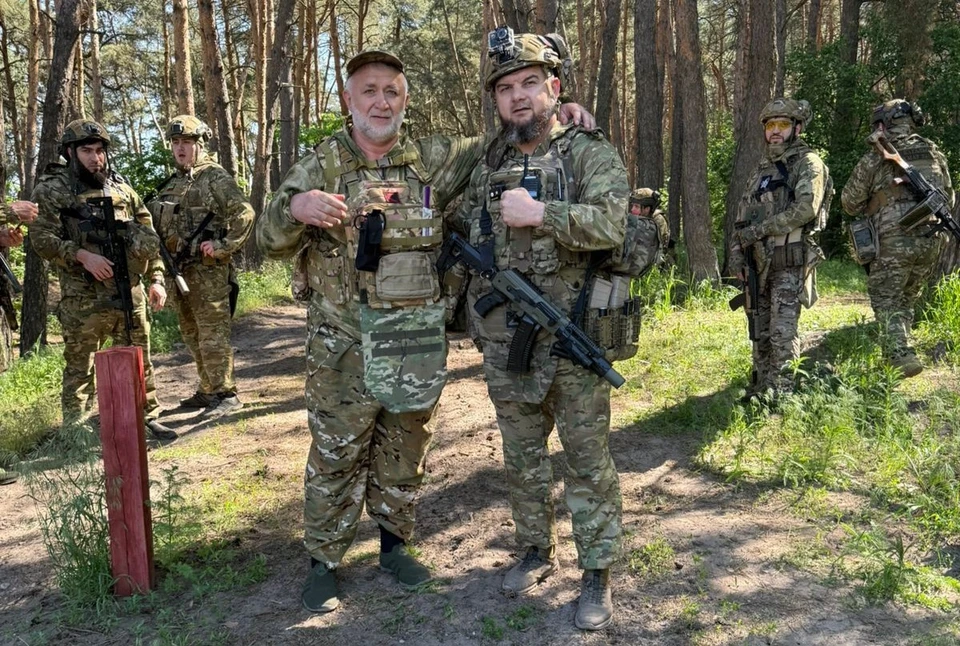 Магомед Цаканаев слева.