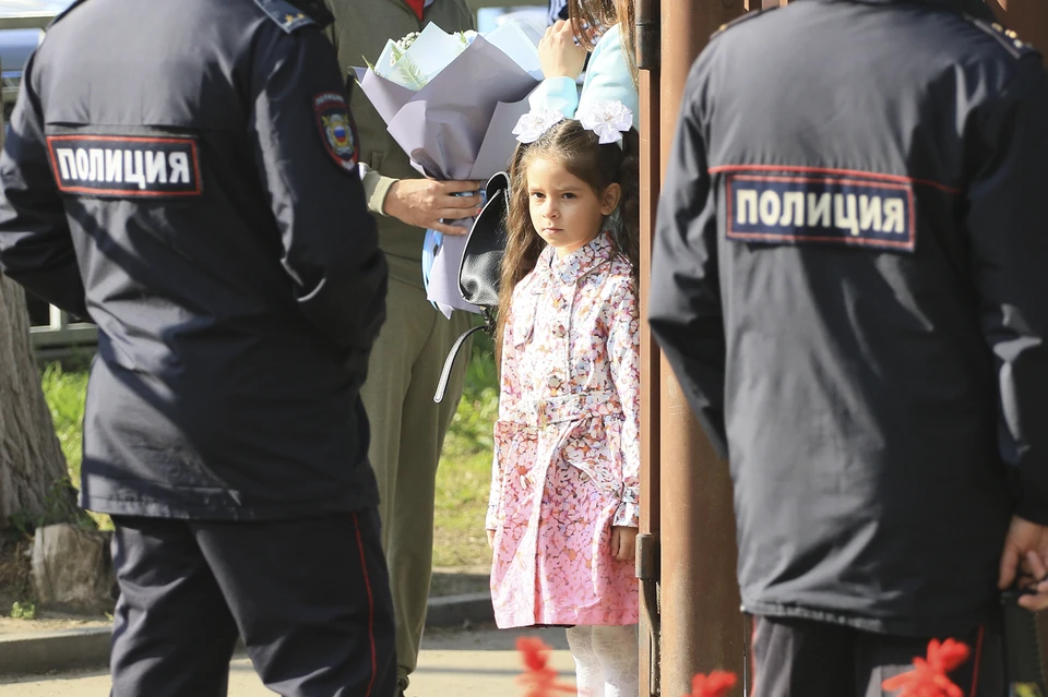 К школам отправят полицейских и дружинников