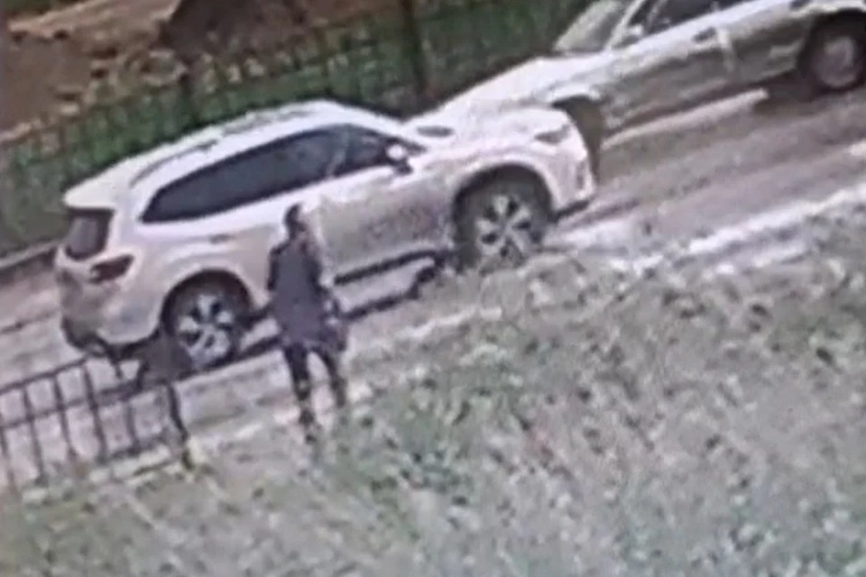 Полиция оперативно установила подозреваемого, попавшего на запись камеры наблюдения. Фото: скриншот с видео МУ МВД России «Якутское»