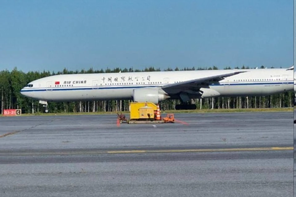 В Росавиации назвали причину вынужденной посадки самолета Air China в Нижневартовске. Фото: предоставлено КП