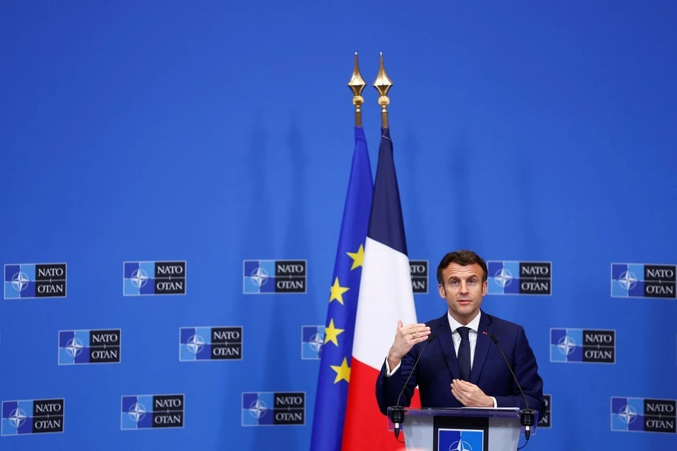 Лидер оппозиции Меланшот объявил о начале процедуры импичмента против Макрона