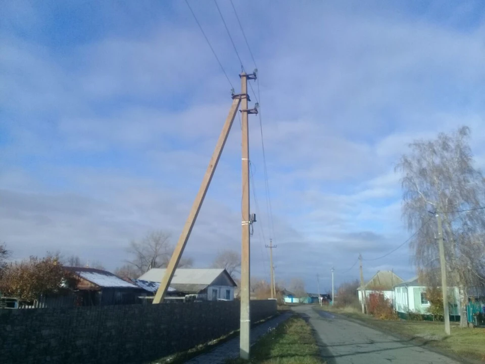 В селе Долгое Валуйского округа повреждена линия электропередачи.