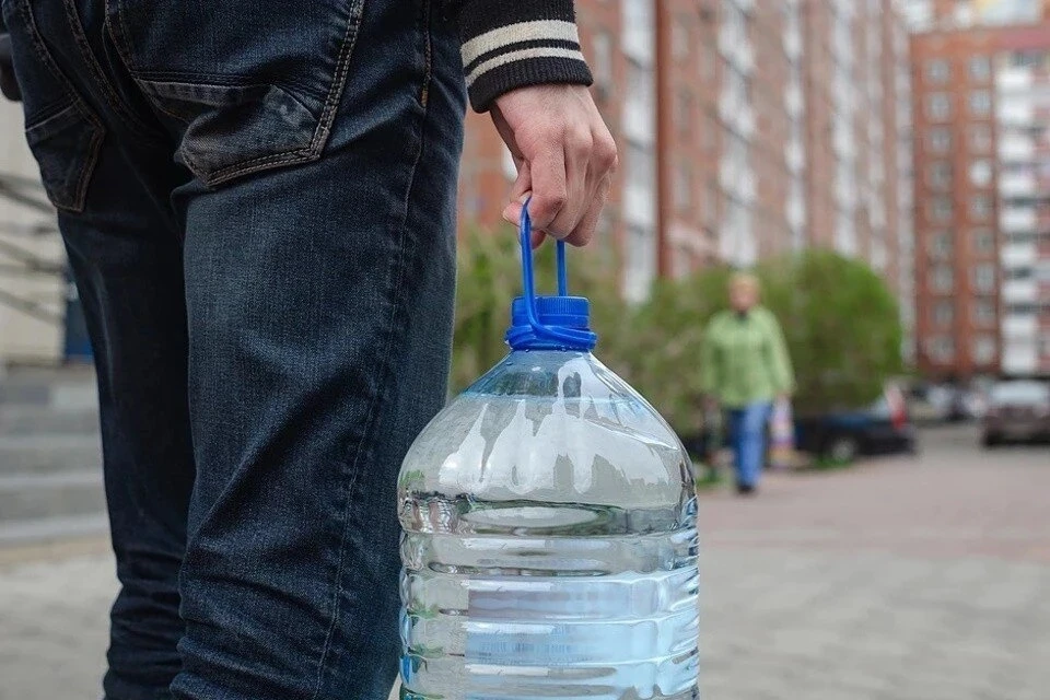 Жители ДНР смогут приобретать воду по социальной цене - 3,5 рубля за литр