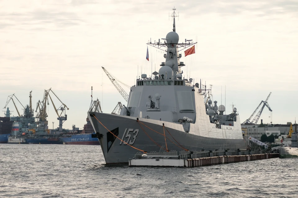 Морской тральщик заложили в Петербурге.