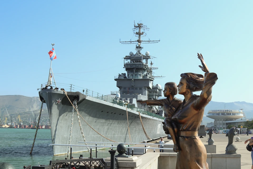 В Новороссийске устраняют последствия разлива нефти.