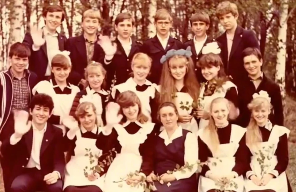 Глава Ульяновского района Александр Анисимов «оживил» свою школьную фотографию.