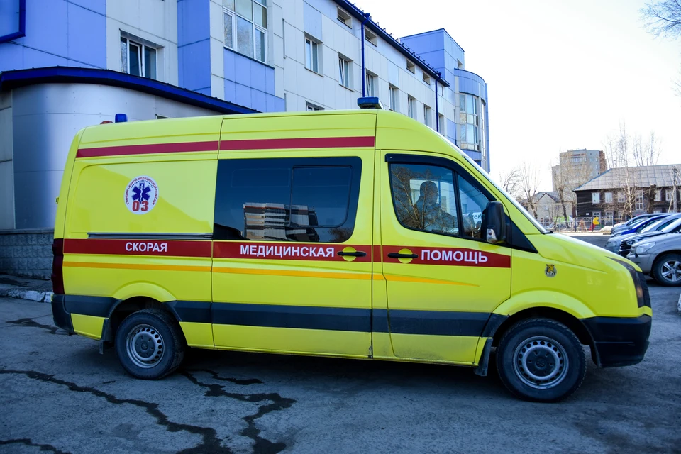 Девочку на скорой увезли в больницу.