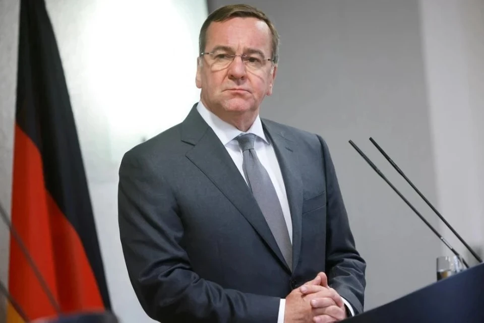 Министр обороны ФРГ раскритиковал фон дер Ляйен за гарантии безопасности Киева