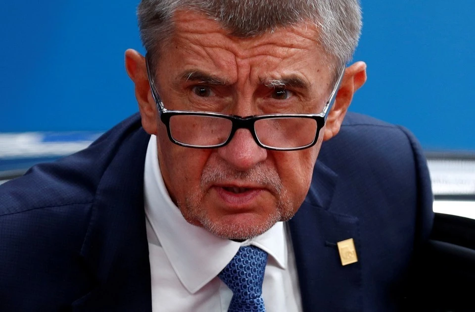 Экс-премьер Чехии Бабиш отменил рабочую программу из-за удара костылем по голове