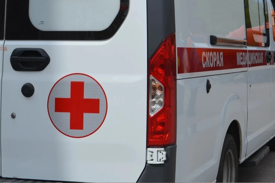 Два человека пострадали при столкновении грузовика с автобусом в ТиНАО