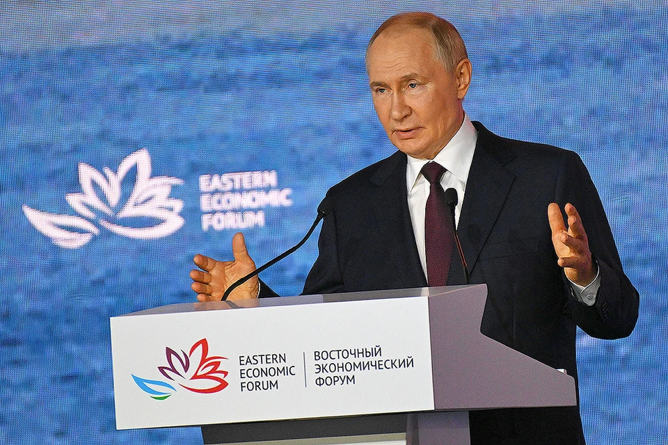 Президент России Владимир Путин во время выступления на ВЭФ-2025