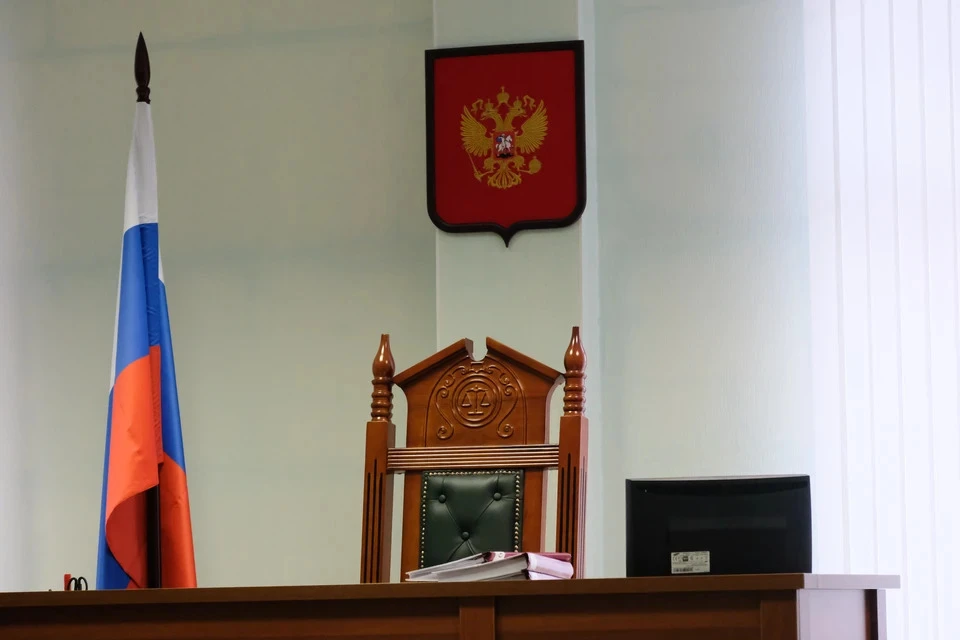 Ее обвиняют в мошенничестве и растрате в составе организованной преступной группы.