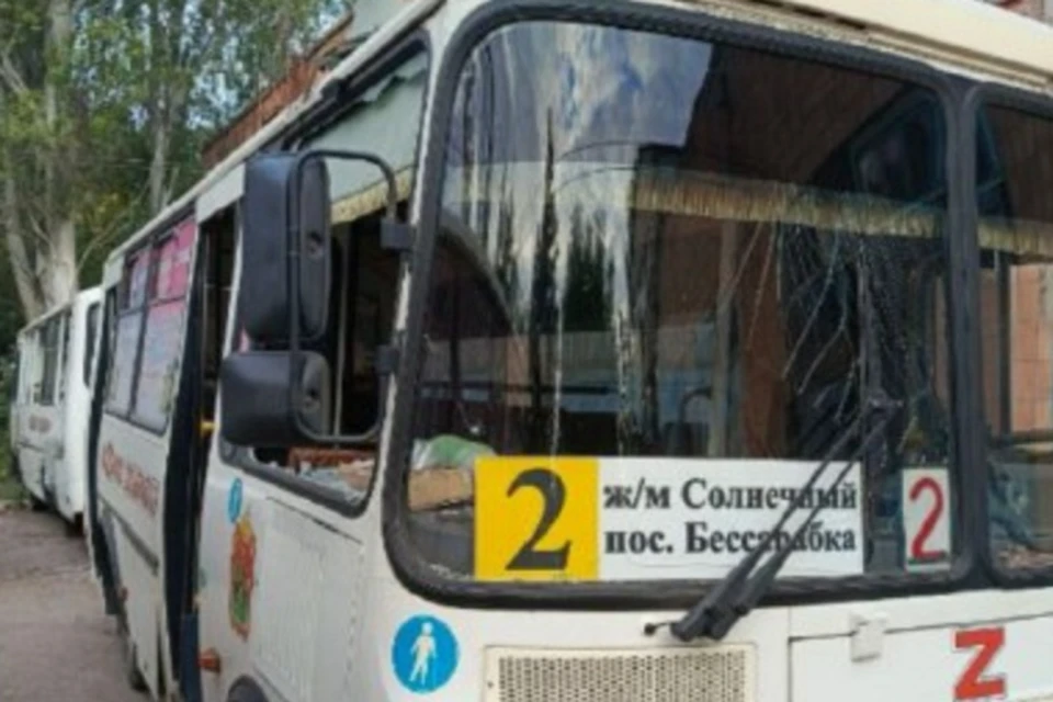 В результате циничной атаки БПЛА ВСУ были повреждены три автобуса и ранены два водителя. Фото: Минтранс ДНР