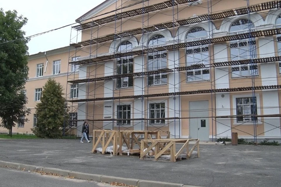 Прокуратура проверила ход ремонта школы в Данилове.