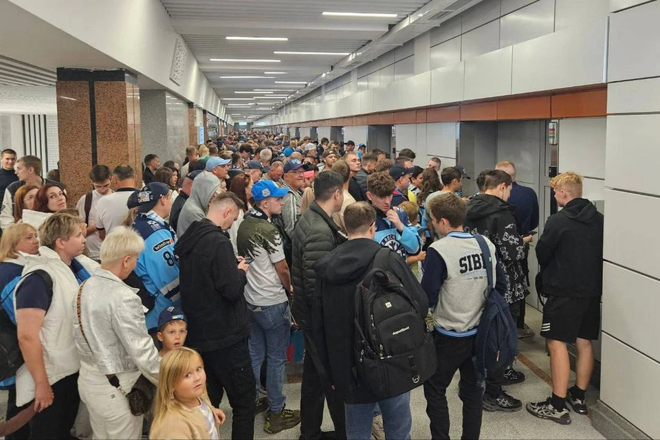 Почти 5 тысяч болельщиков воспользовались станцией метро «Спортивная» после матча «Сибири». Фото: ТГ-канал Максима Кудрявцева