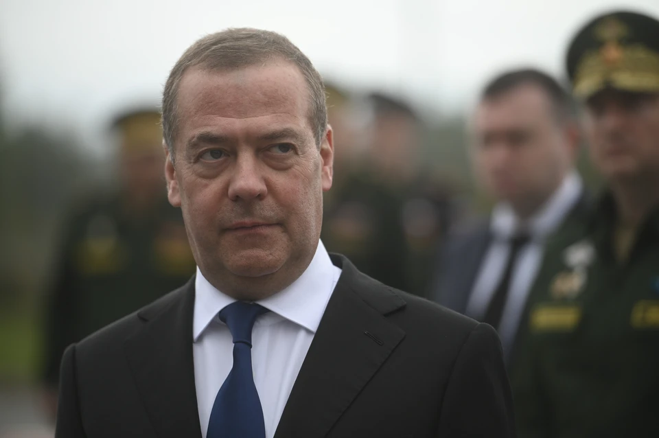 Медведев: Финляндия проводит курс на подготовку к войне с РФ