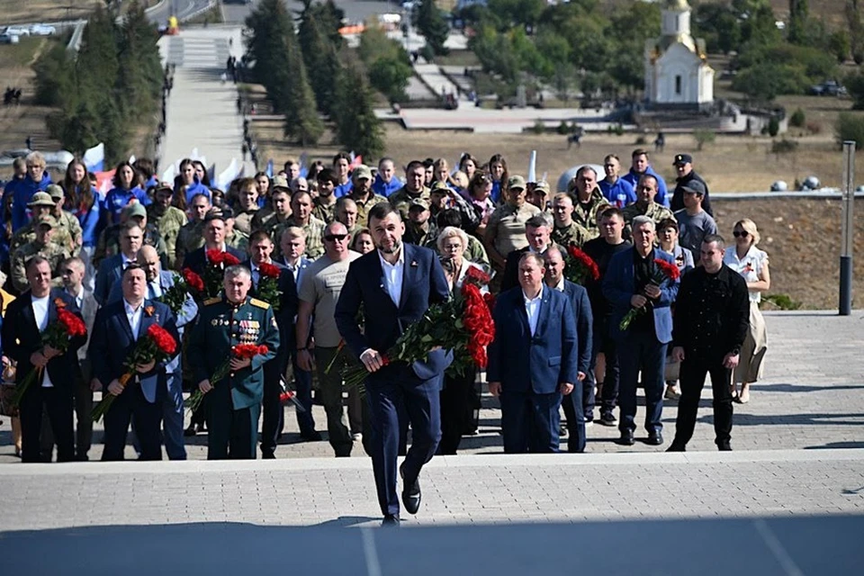 На Саур-Могиле отдали дань памяти освободителям Донбасса. Фото: ТГ/Пушилин