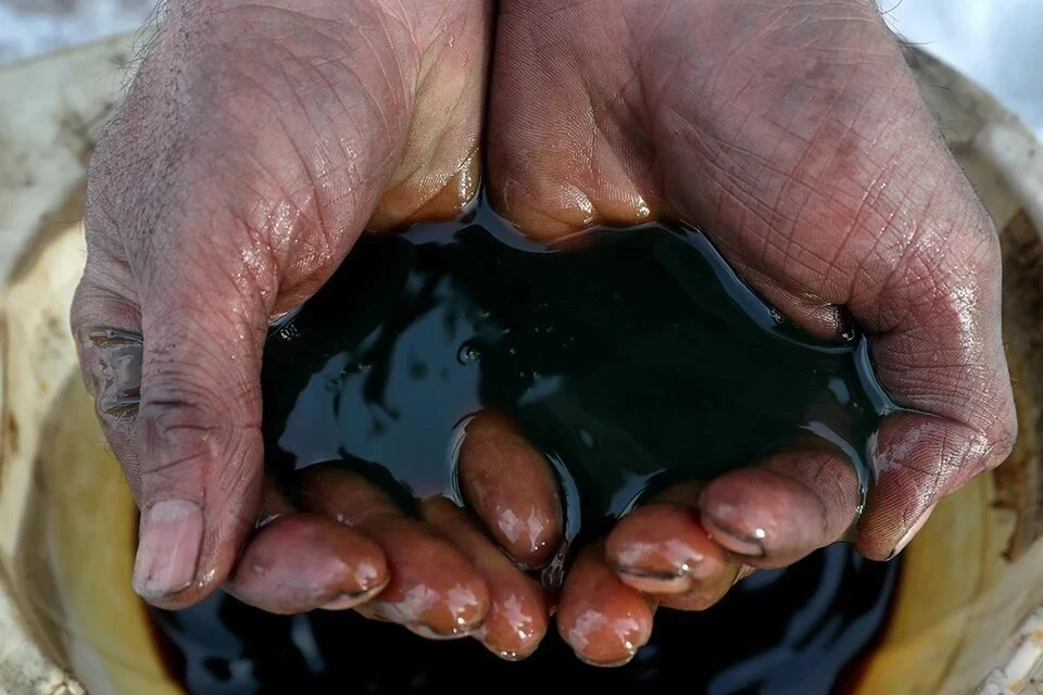 FT: ЕС обсуждает введение санкций против Китая за покупку нефти у РФ