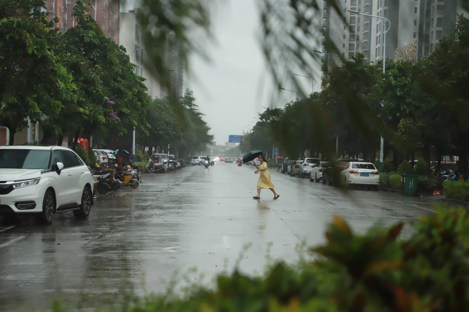 На Китай обрушился тайфун, местных жителей эвакуируют
