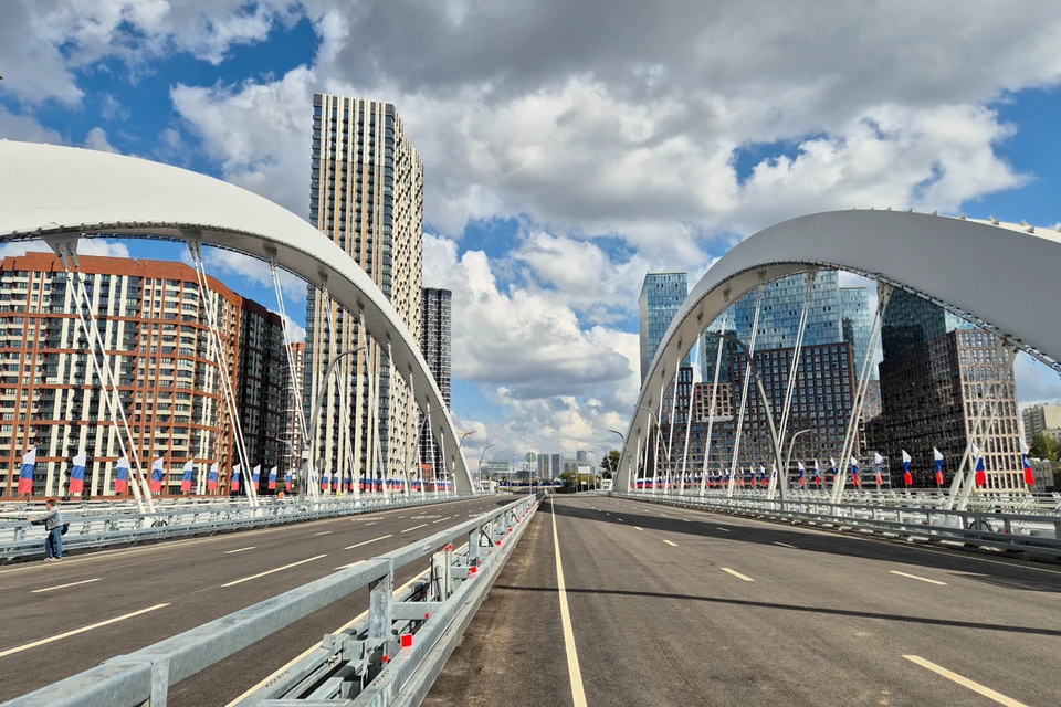 Новый мост Академика Королева через Москву-реку связал Шелепихинскую набережную с Филевской поймой и Национальным космическим центром.