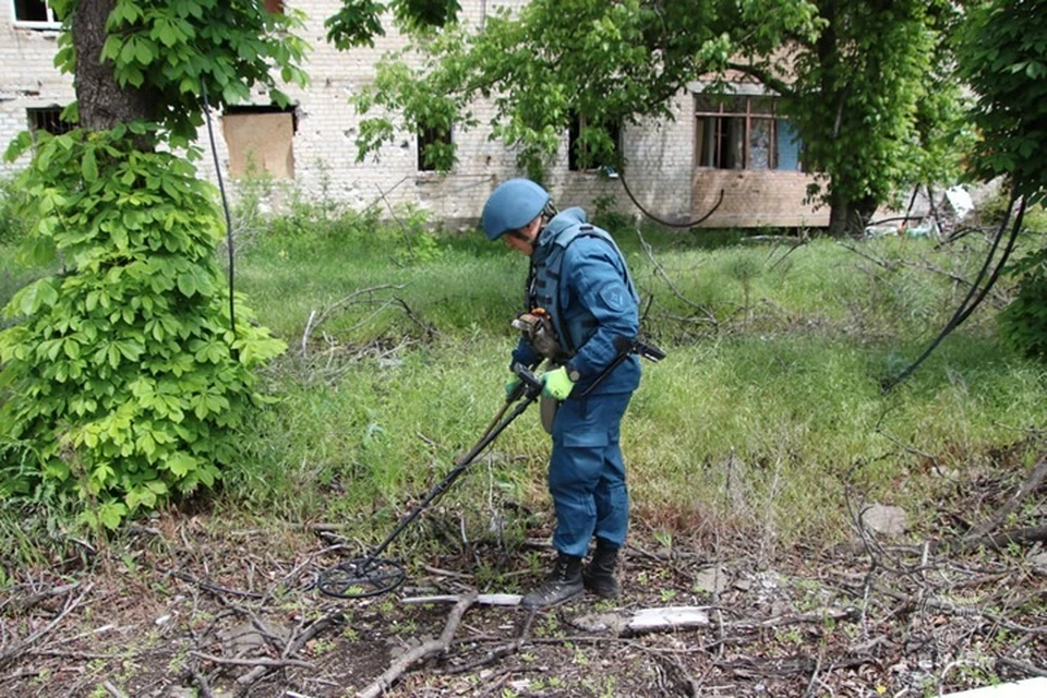 11 сентября саперы МЧС выявили и уничтожили 150 взрывоопасных предметов в ДНР. Фото: МЧС России по ДНР