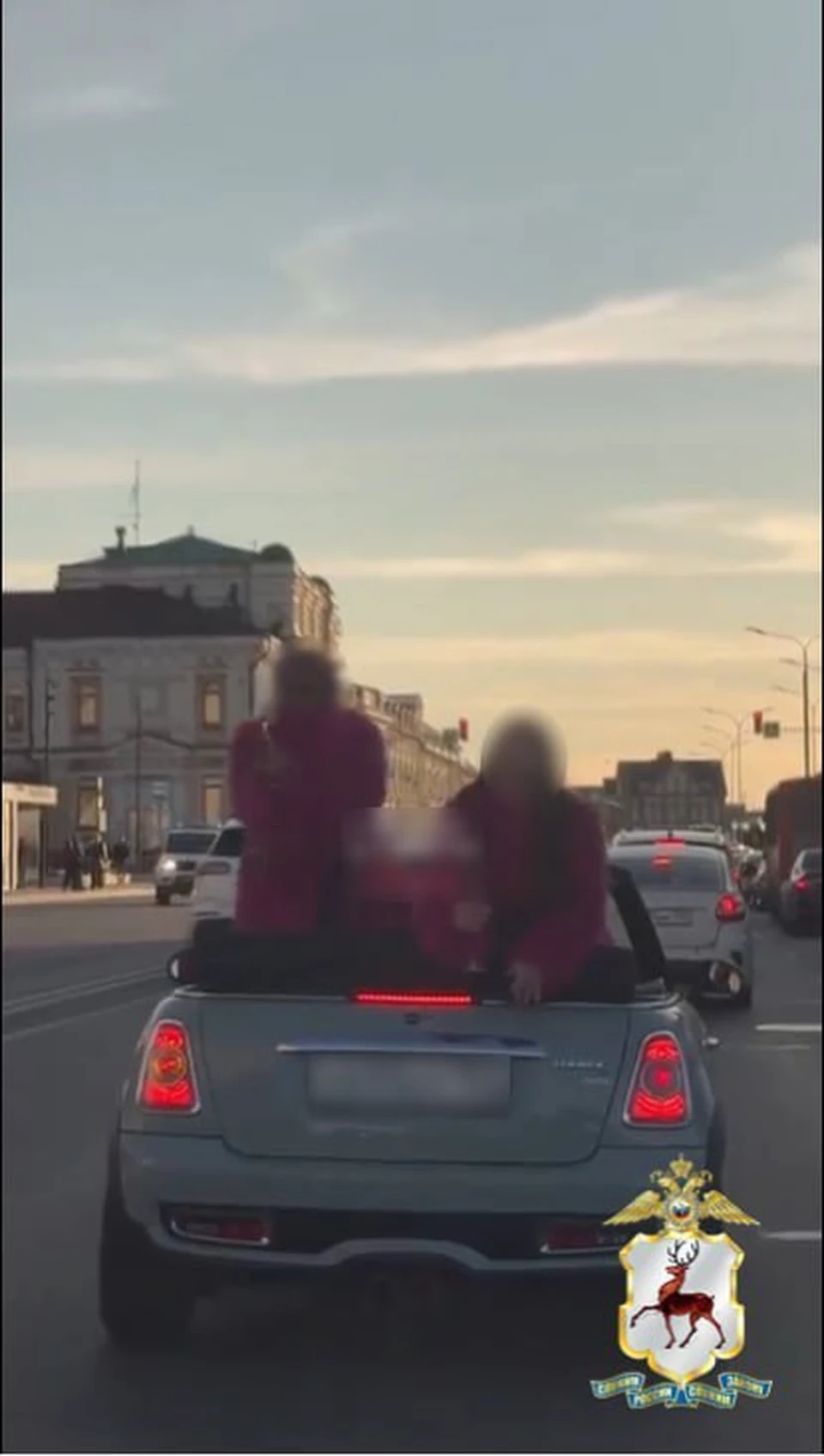 Нижегородского водителя Mini Cooper оштрафовали за опасную перевозку пассажирок.